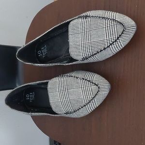 NEW-TIME&TRU Feather Weight B&W Plaid Flats